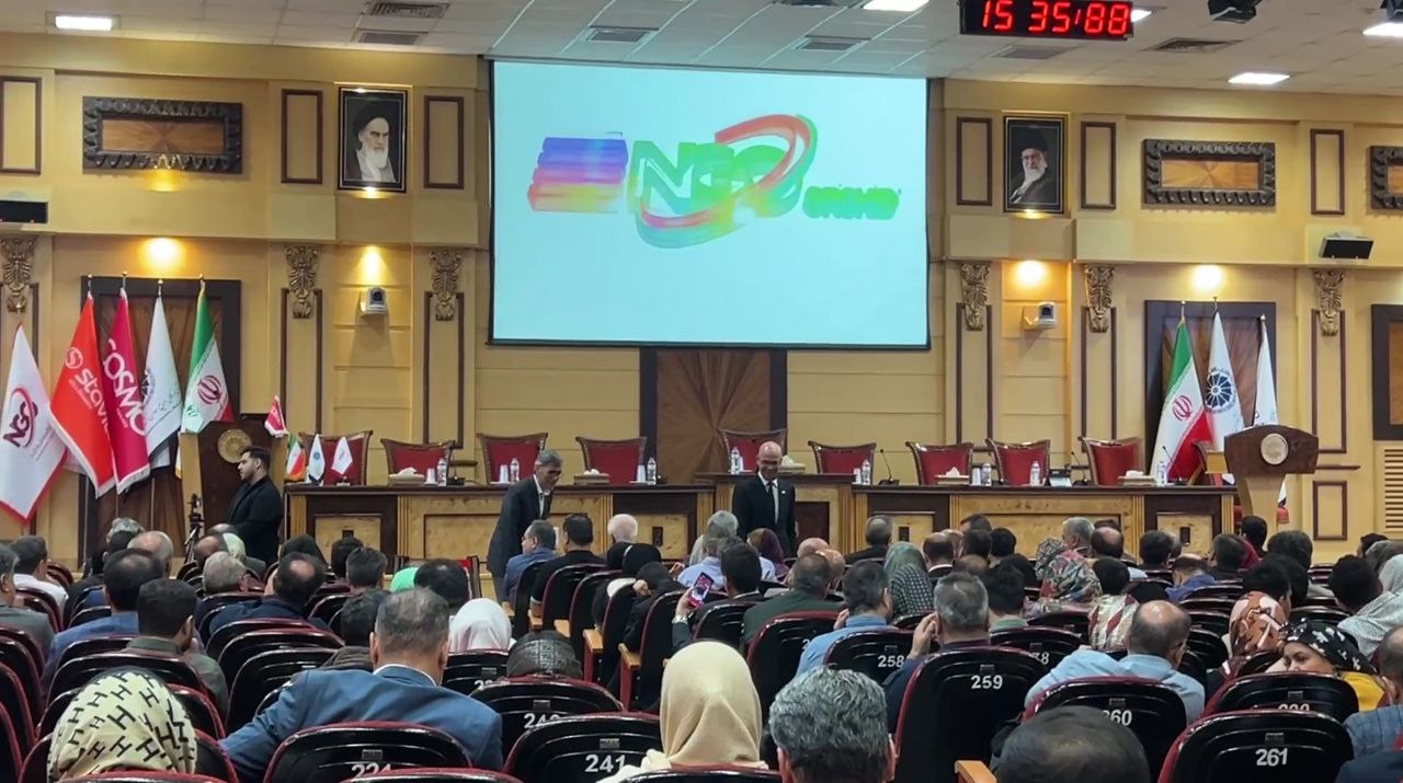 آماده‌سازی سالن برای برگزاری سومین همایش تخصصی تولید بدون کارخانه